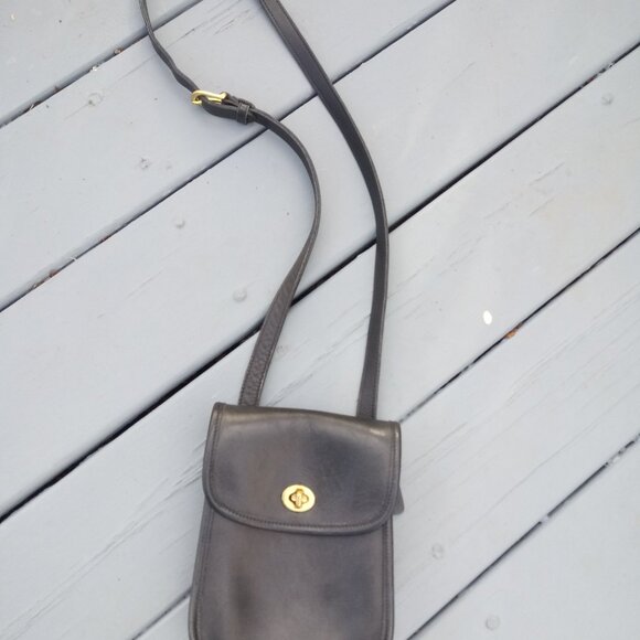 VTG COACH BLACK Side pack Turnlock Leather cross Body Phone Purse 9978 USA - Picture 5 of 11